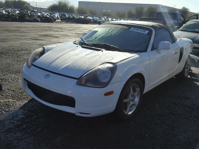 JTDFR320520050149 - 2002 TOYOTA MR2 SPYDER WHITE photo 2