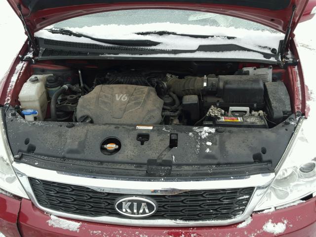 KNDMG4C77C6456446 - 2012 KIA SEDONA LX MAROON photo 7