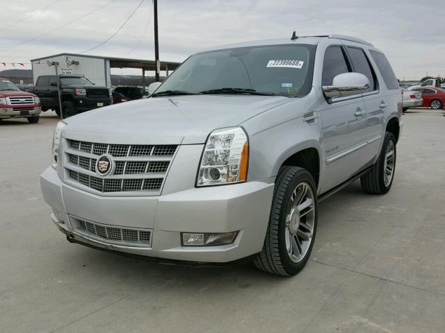 1GYS4CEF7CR282868 - 2012 CADILLAC ESCALADE P SILVER photo 2