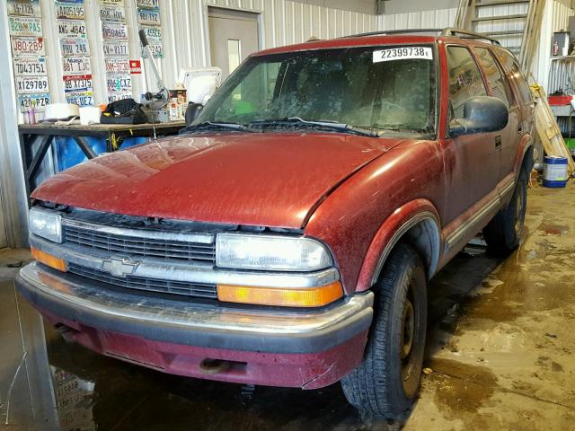 1GNDT13W2W2254702 - 1998 CHEVROLET BLAZER RED photo 2