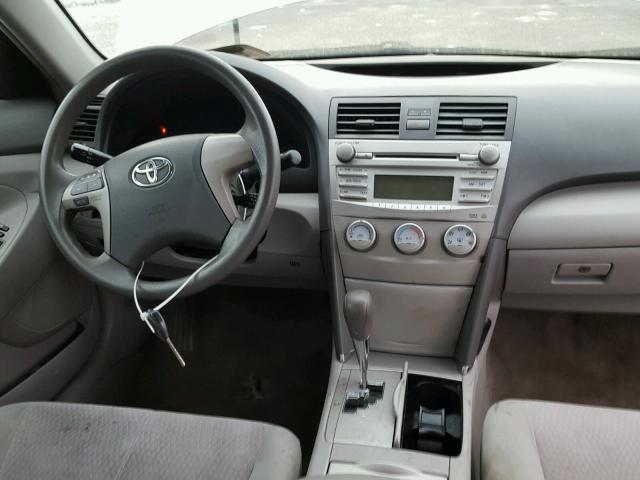 4T1BF3EK0BU703950 - 2011 TOYOTA CAMRY BASE Արծաթագույն լուսանկար 9