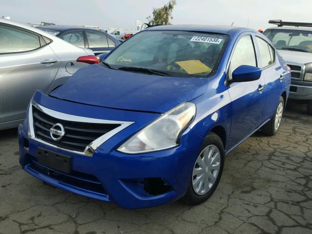 3N1CN7AP4HL801700 - 2017 NISSAN VERSA S BLUE photo 2