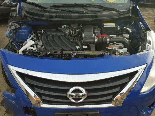 3N1CN7AP4HL801700 - 2017 NISSAN VERSA S BLUE photo 7