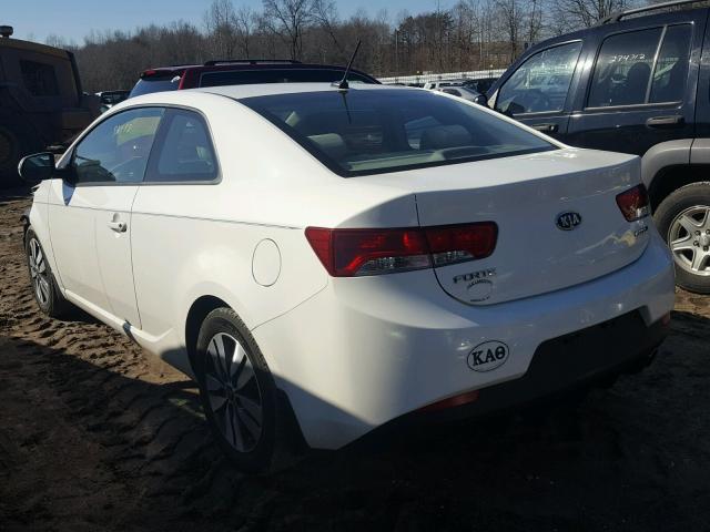 KNAFU6A25D5666925 - 2013 KIA FORTE EX WHITE photo 3