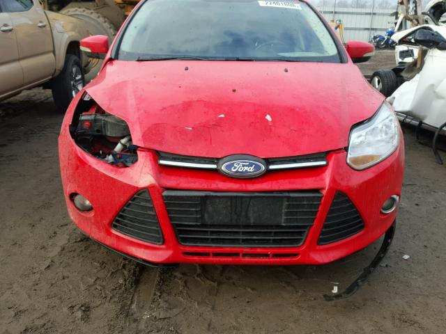 1FAHP3H28CL252383 - 2012 FORD FOCUS SEL RED photo 9