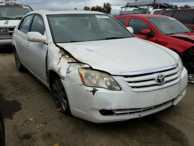 4T1BK36B45U020504 - 2005 TOYOTA AVALON XL WHITE photo 1