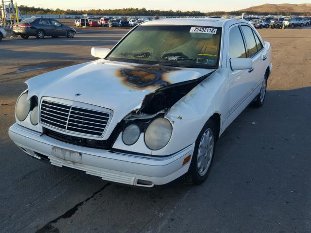 WDBJF55F3VA398169 - 1997 MERCEDES-BENZ E 320 WHITE photo 2