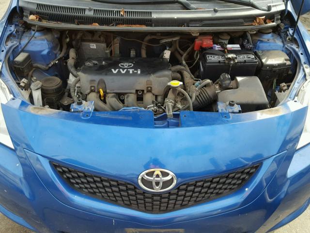 JTDBT903291303996 - 2009 TOYOTA YARIS BLUE photo 7