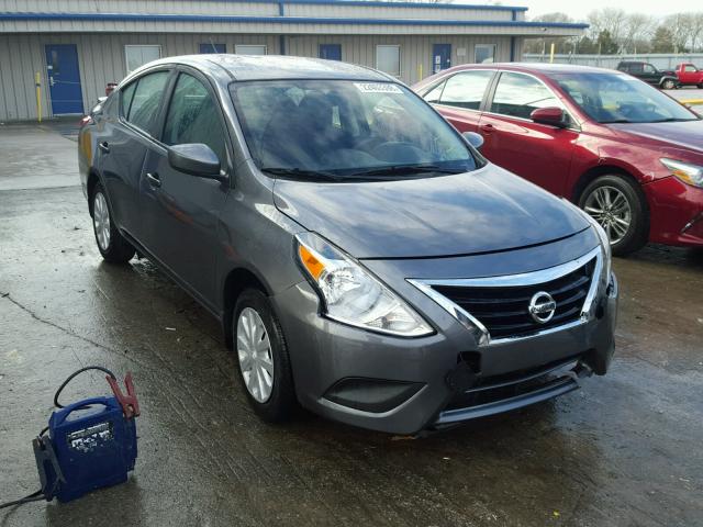 3N1CN7AP1HL861711 - 2017 NISSAN VERSA S GRAY photo 1