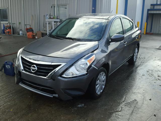 3N1CN7AP1HL861711 - 2017 NISSAN VERSA S GRAY photo 2