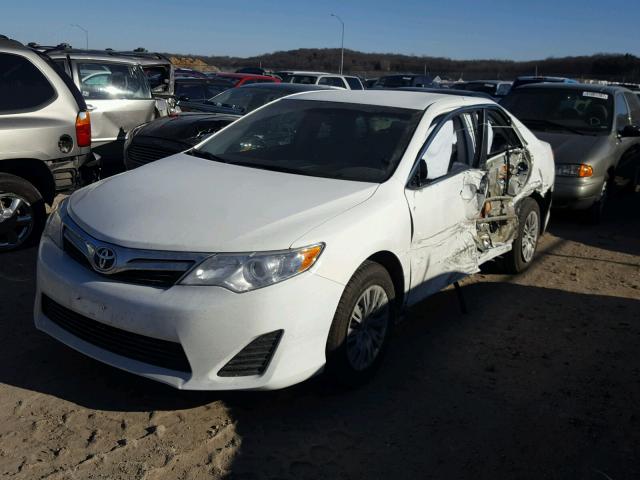 4T4BF1FK1ER432796 - 2014 TOYOTA CAMRY L WHITE photo 2