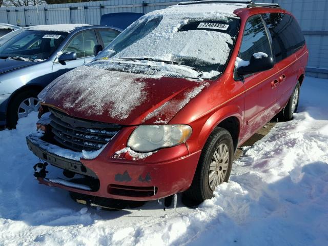 2A4GP44R66R705615 - 2006 CHRYSLER TOWN & COU MAROON photo 2