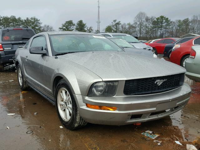 1ZVHT80N485151522 - 2008 FORD MUSTANG SILVER photo 1