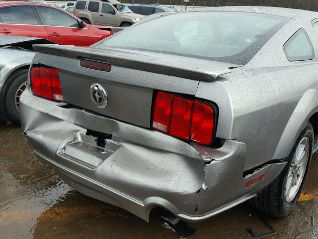1ZVHT80N485151522 - 2008 FORD MUSTANG SILVER photo 9