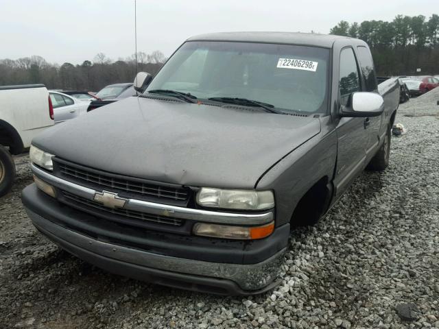 2GCEC19V0Y1261713 - 2000 CHEVROLET SILVERADO GRAY photo 2