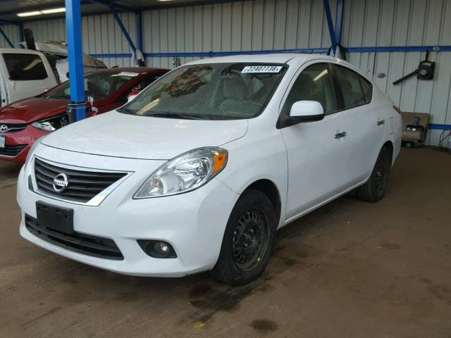 3N1CN7AP0DL884620 - 2013 NISSAN VERSA S WHITE photo 2