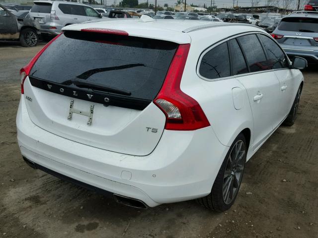 YV140MEK6F1253260 - 2015 VOLVO V60 PREMIE WHITE photo 4