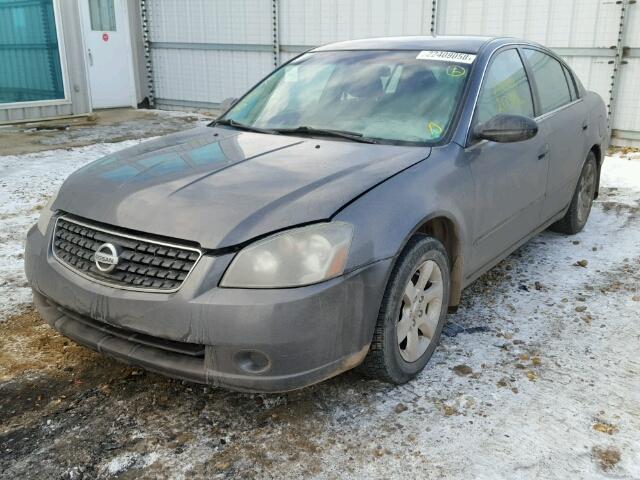 1N4AL11D05C381332 - 2005 NISSAN ALTIMA S GRAY photo 2