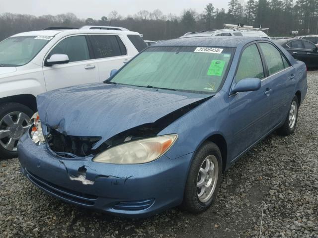 JTDBE32K730183492 - 2003 TOYOTA CAMRY LE BLUE photo 2