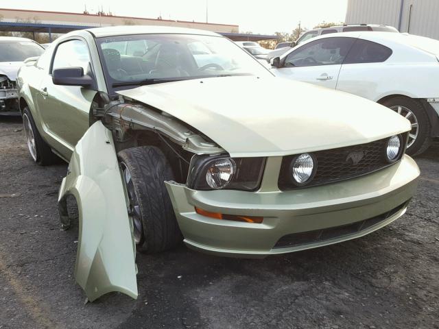 1ZVFT82H965153763 - 2006 FORD MUSTANG GT GREEN photo 1