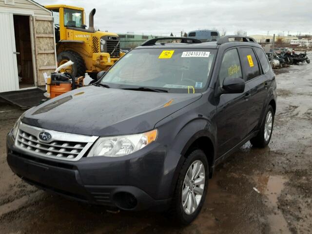 JF2SHCBC8DH421063 - 2013 SUBARU FORESTER 2 GRAY photo 2