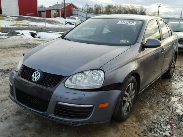 3VWPF71K85M614351 - 2005 VOLKSWAGEN NEW JETTA GRAY photo 2