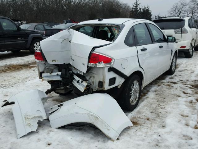 1FAHP35N88W205519 - 2008 FORD FOCUS SE WHITE photo 4