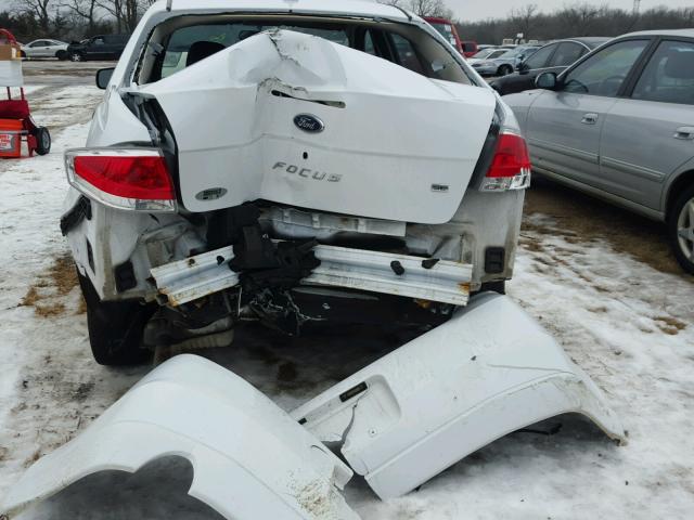 1FAHP35N88W205519 - 2008 FORD FOCUS SE WHITE photo 9