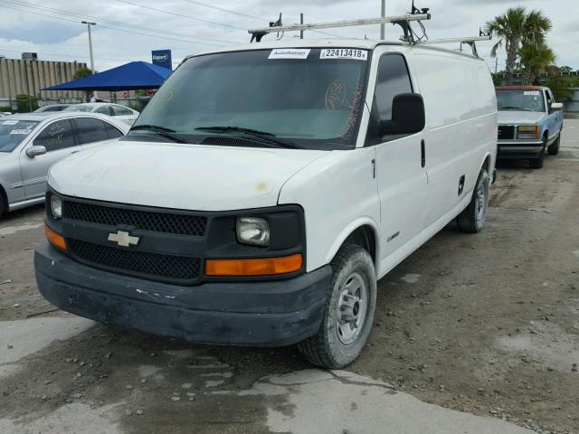 1GCHG39U331227896 - 2003 CHEVROLET EXPRESS G3 WHITE photo 2