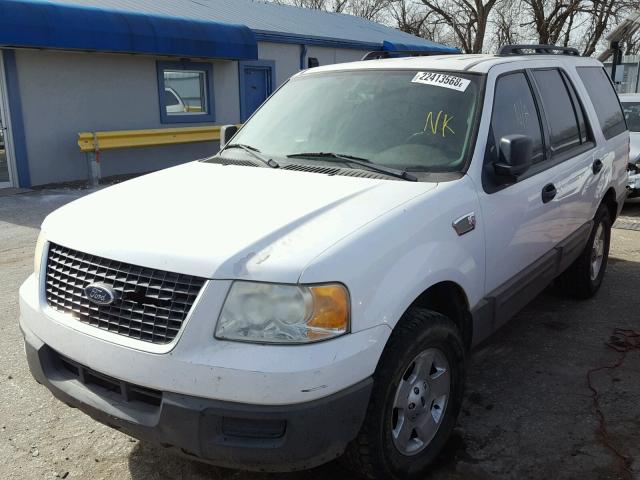 1FMPU13575LA72069 - 2005 FORD EXPEDITION WHITE photo 2