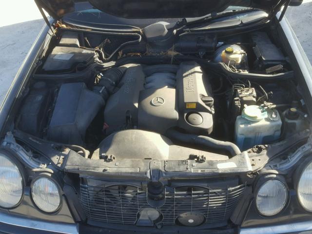 WDBJH65F3WA621411 - 1998 MERCEDES-BENZ E 320 BLUE photo 7