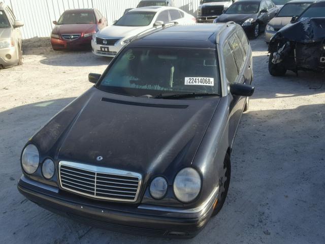 WDBJH65F3WA621411 - 1998 MERCEDES-BENZ E 320 BLUE photo 9