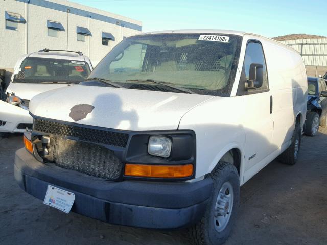 1GCGG25U041247634 - 2004 CHEVROLET EXPRESS G2 WHITE photo 2