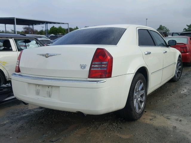 2C3KA63HX6H243561 - 2006 CHRYSLER 300C WHITE photo 4