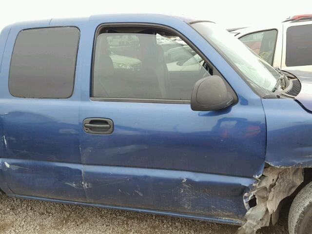 2GCEC19W611215575 - 2001 CHEVROLET SILVERADO BLUE photo 9