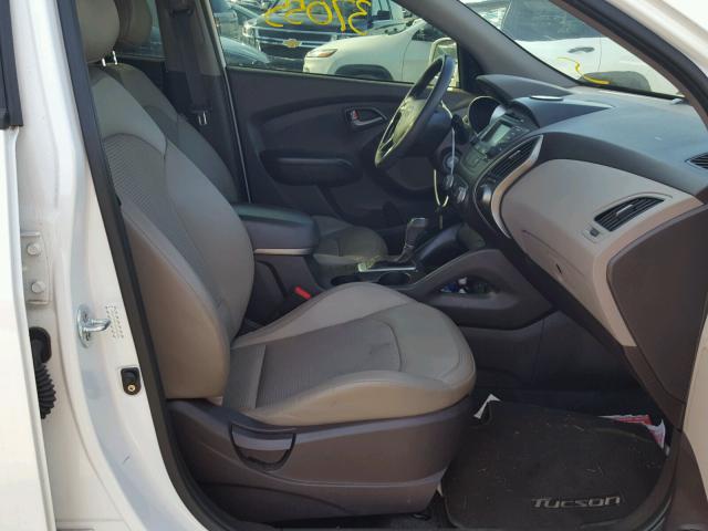 KM8JT3AF4FU104360 - 2015 HYUNDAI TUCSON GLS WHITE photo 5