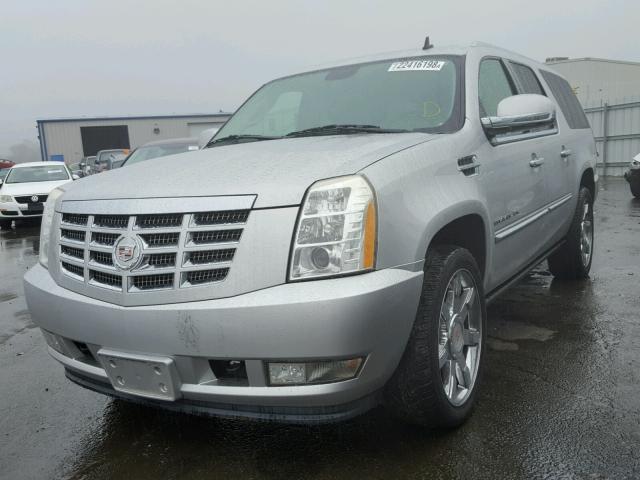 1GYUCJEF3AR114237 - 2010 CADILLAC ESCALADE E SILVER photo 2