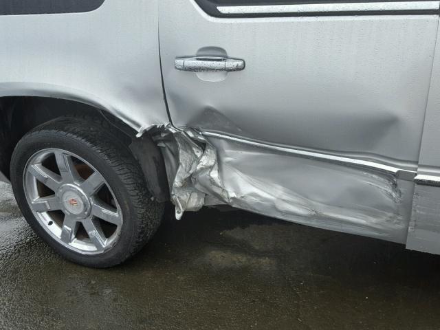 1GYUCJEF3AR114237 - 2010 CADILLAC ESCALADE E SILVER photo 9