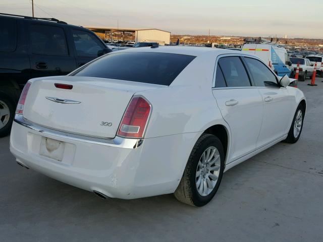 2C3CCAAG2DH732948 - 2013 CHRYSLER 300 WHITE photo 4