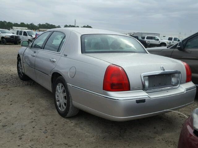 2LNHM82V38X648696 - 2008 LINCOLN TOWN CAR S SILVER photo 3