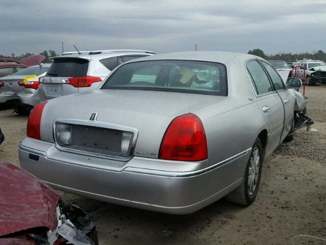 2LNHM82V38X648696 - 2008 LINCOLN TOWN CAR S SILVER photo 4