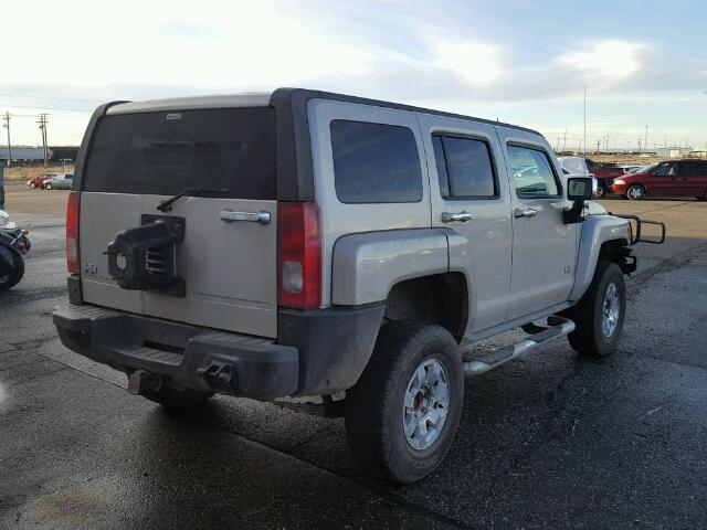 5GTDN136768302607 - 2006 HUMMER H3 GRAY photo 4