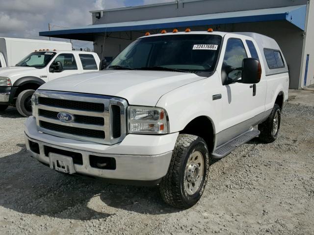 1FTSX21575EB77472 - 2005 FORD F250 SUPER WHITE photo 2