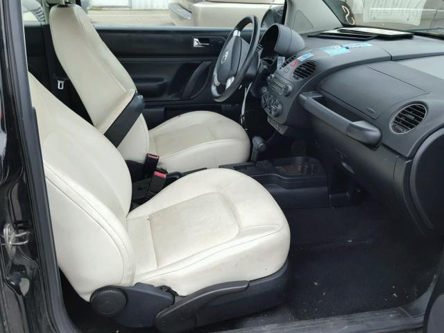 3VWRG3AG5AM012916 - 2010 VOLKSWAGEN NEW BEETLE 黑色 照片 5