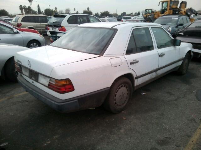 WDBEA30D9JA646283 - 1988 MERCEDES-BENZ 300 E WHITE photo 4