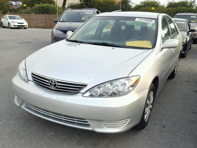 4T1BE30K05U413982 - 2005 TOYOTA CAMRY LE SILVER photo 2