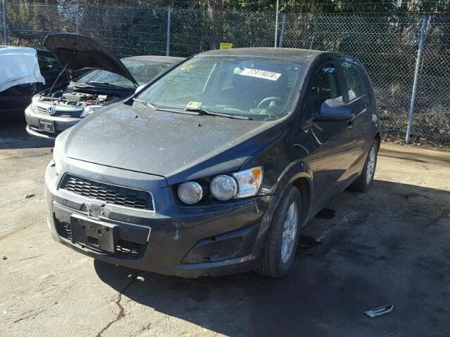 1G1JD6SH2F4163421 - 2015 CHEVROLET SONIC LT GRAY photo 2