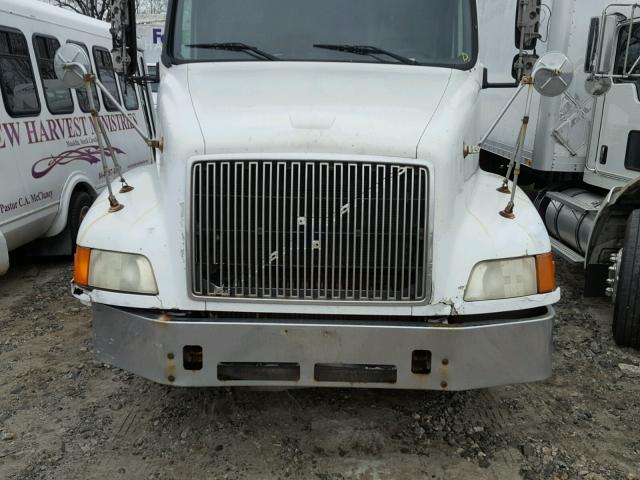 4V4ND1JH8YN244003 - 2000 VOLVO VN WHITE photo 7