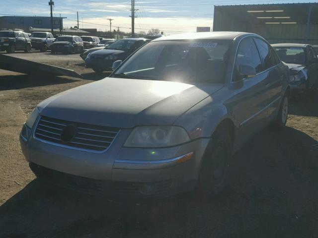 WVWPD63B84E282805 - 2004 VOLKSWAGEN PASSAT GRAY photo 2