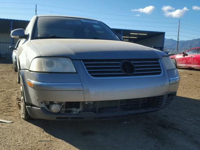 WVWPD63B84E282805 - 2004 VOLKSWAGEN PASSAT GRAY photo 9